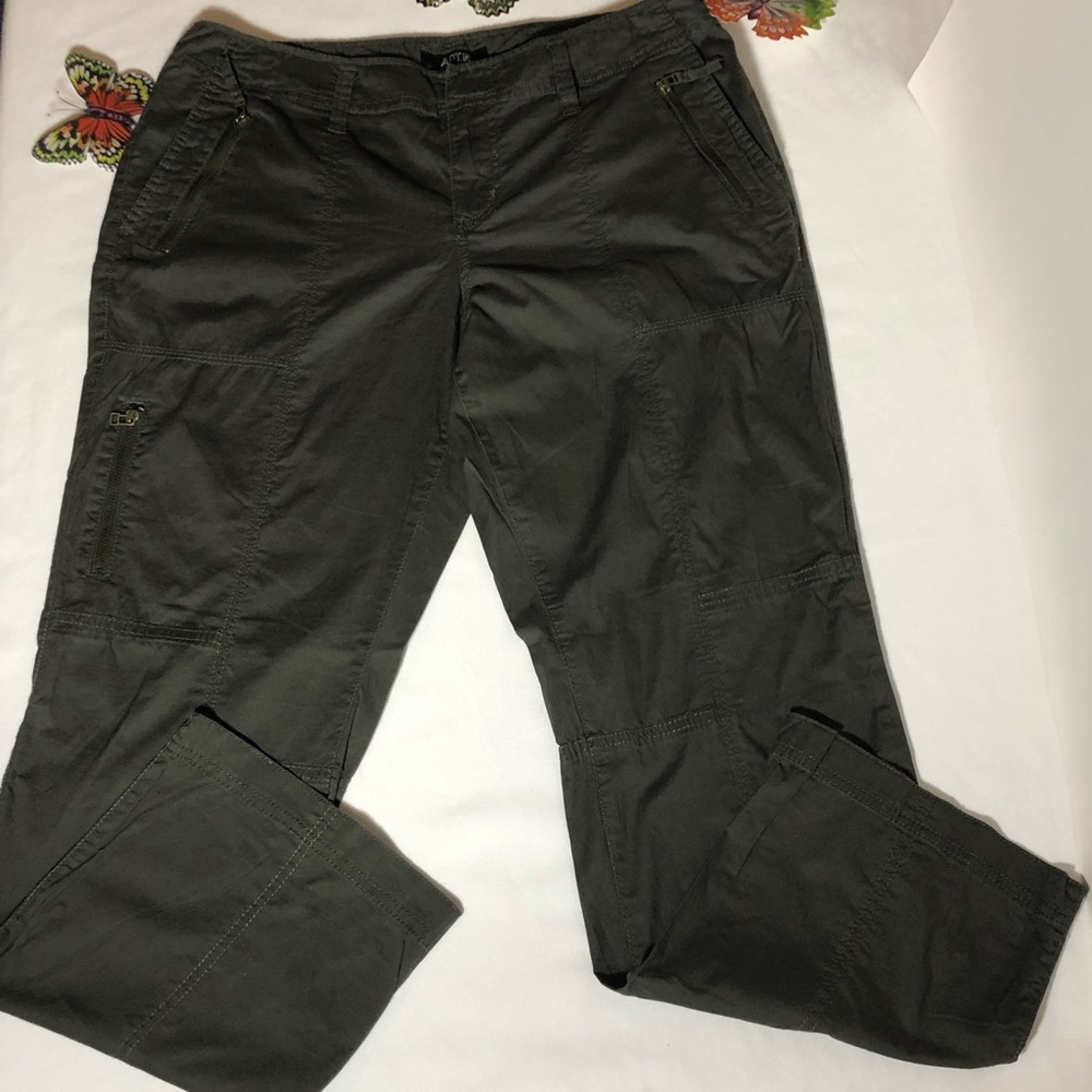 Apt. 9 Utility Pants Olive Green, Size 12P, like new, pet/ smoke free home